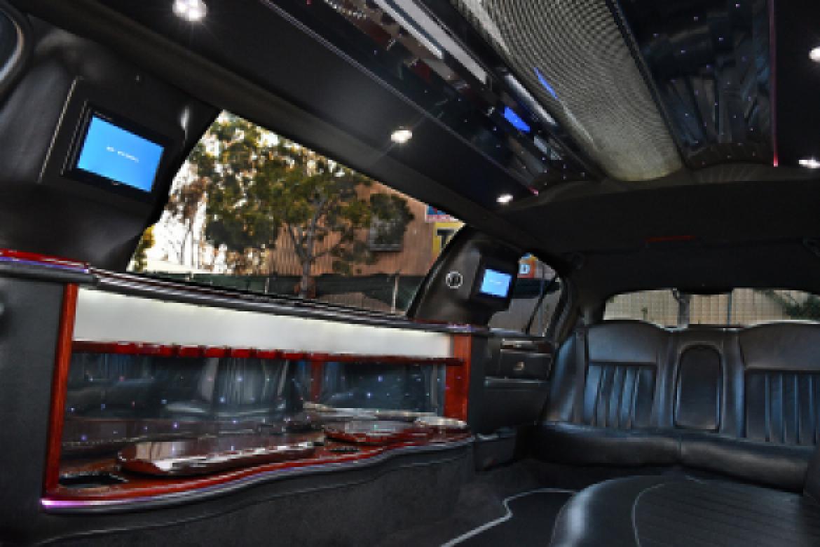 Photo of Limousine for sale: 2010 Lincoln town car 120&quot; by Executive coach builders