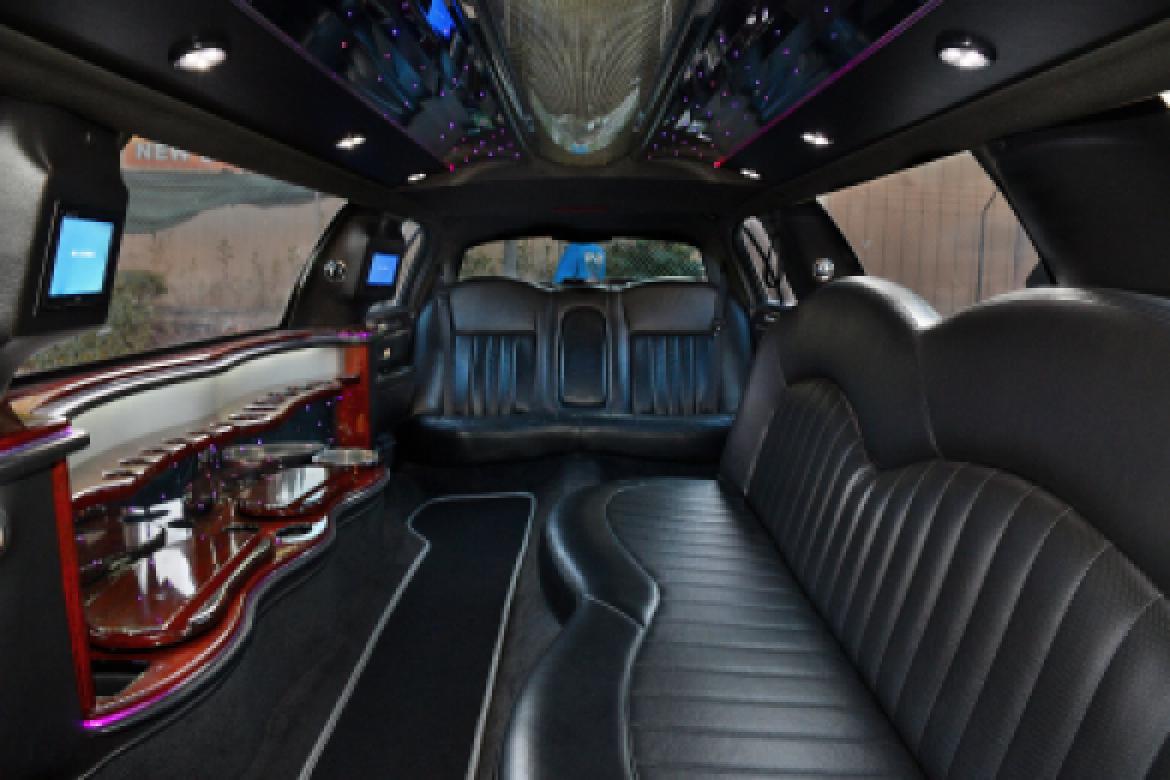 Photo of Limousine for sale: 2010 Lincoln town car 120&quot; by Executive coach builders
