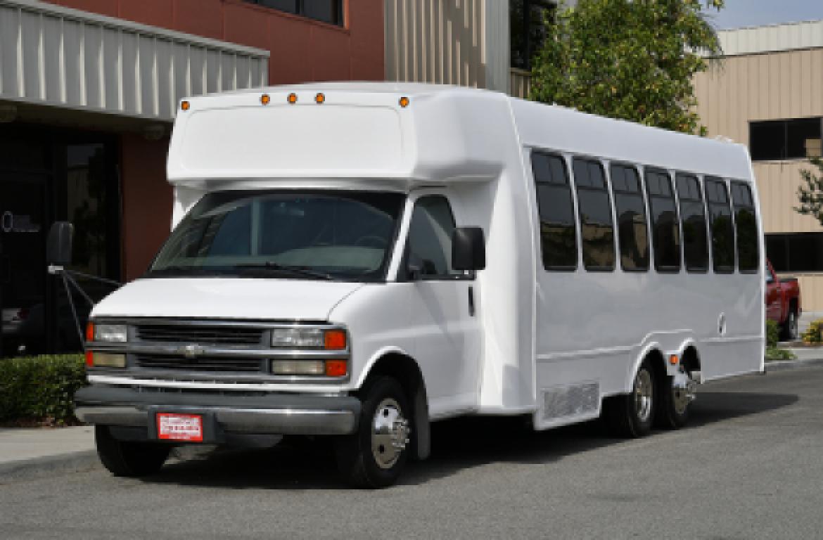 Limo Bus for sale: 2001 Chevrolet 3500 by Turtle Top