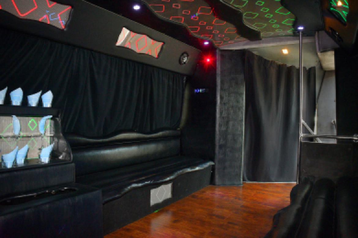 Photo of Limo Bus for sale: 2001 Chevrolet 3500 by Turtle Top