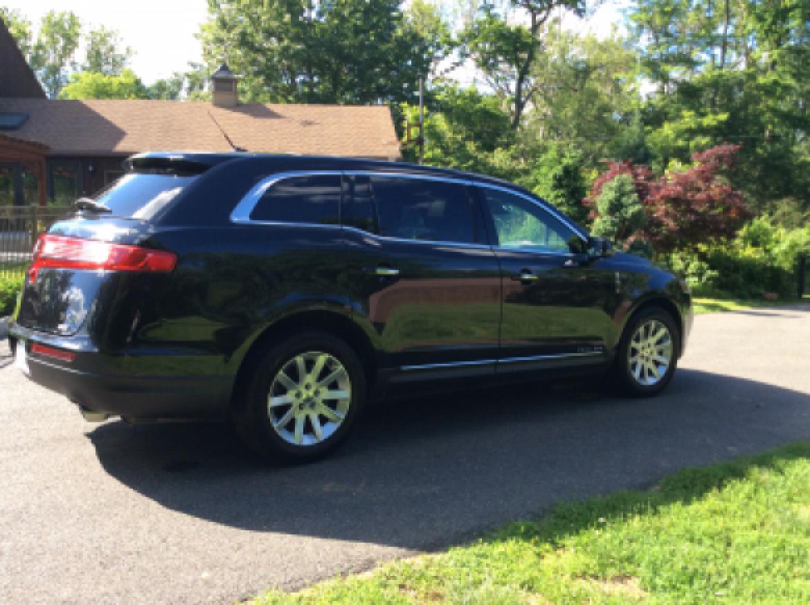 Photo of SUV for sale: 2013 Lincoln MKT by Lincoln