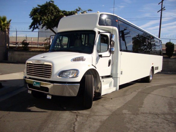 2016 Freightliner M2 106 Passenger Bus Shuttle Bus for Sale in CARSON, CA - Photo 2