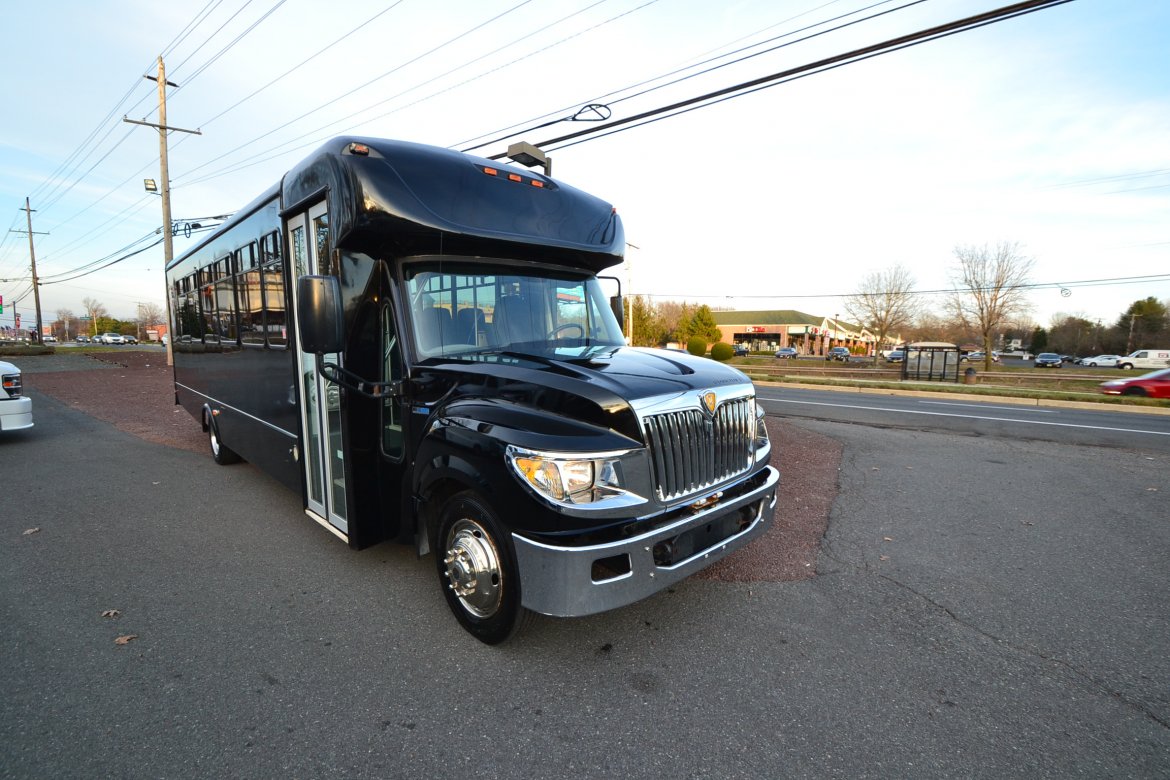 Shuttle Bus for Sale in Morganville, NJ - Photo 4