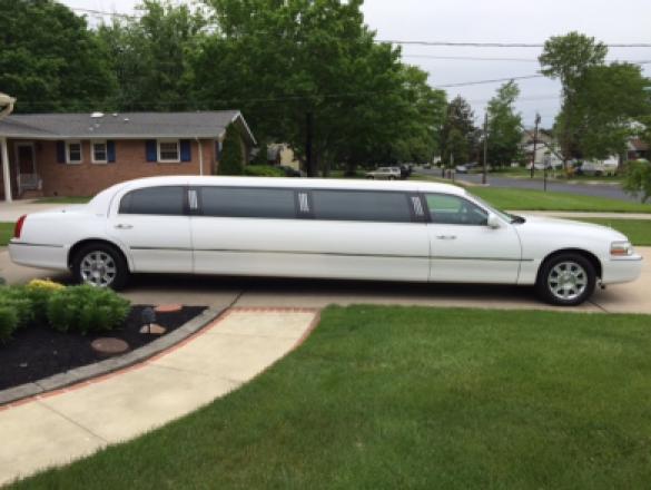 2007 Lincoln Town Car Limousine for Sale in Cherry Hill, NJ - Photo 2