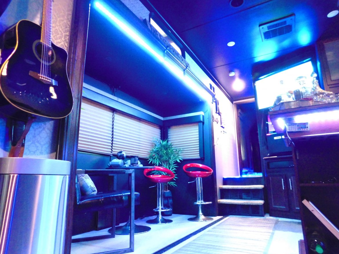 Limo Bus for Sale in ORMOND BEACH, FL - Photo 19