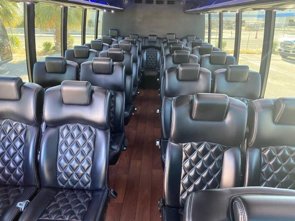 2015 Ford F550 Shuttle Bus for Sale in Las Vegas, NV - Photo 2