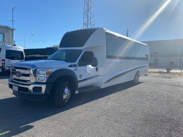 2015 Ford F550 Shuttle Bus for Sale in Las Vegas, NV - Photo 3