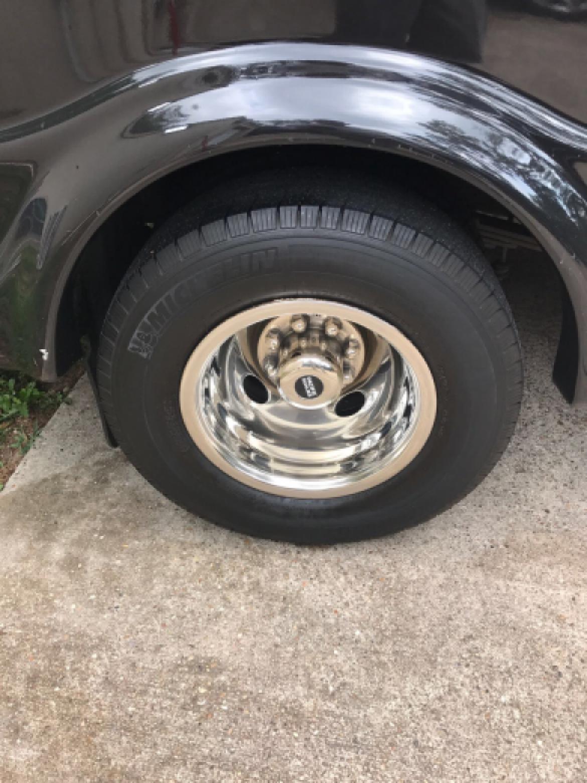 Photo of Shuttle Bus for sale: 2012 Ford E-450 Econoline by Federal Coach