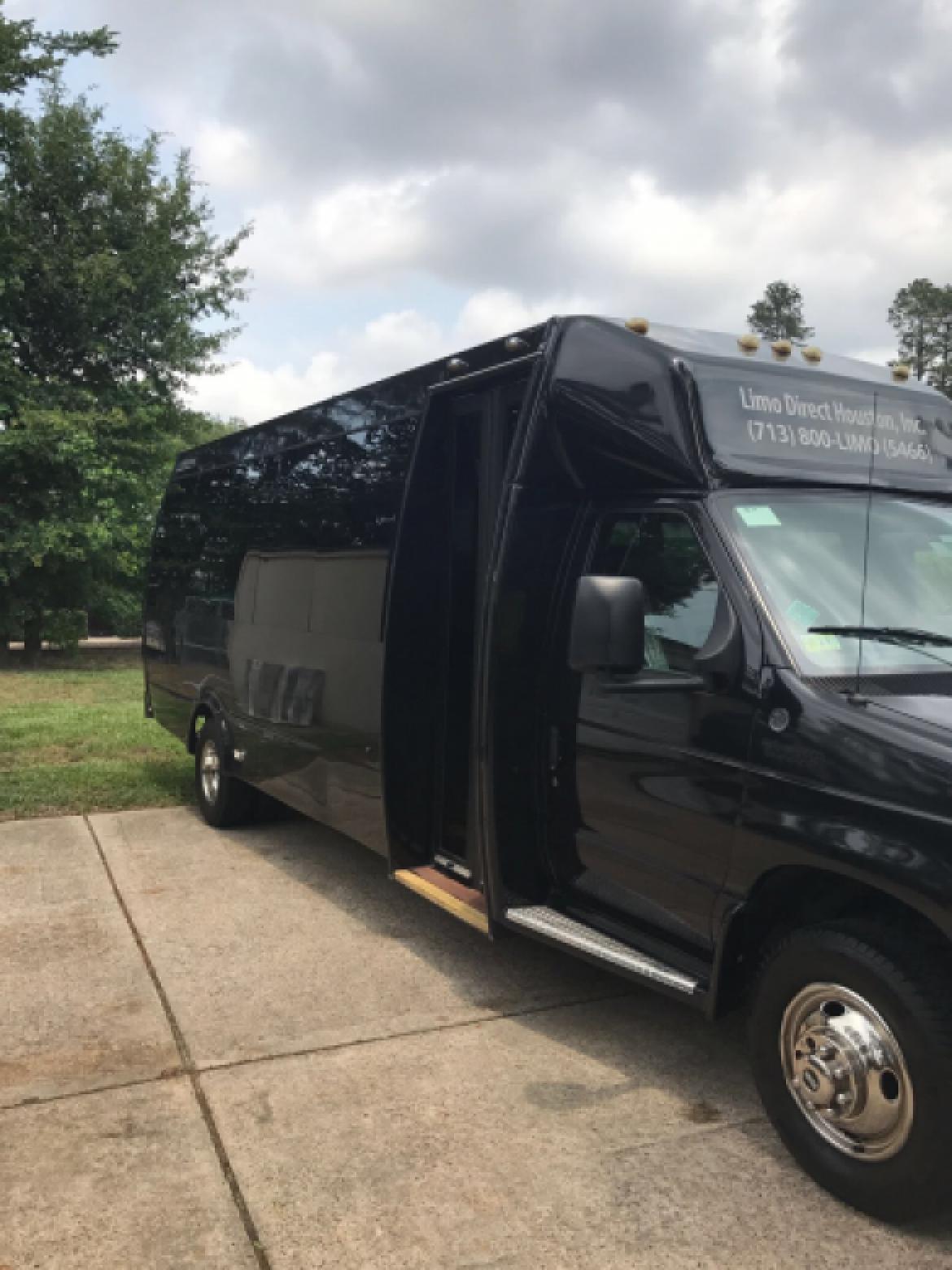 Photo of Shuttle Bus for sale: 2012 Ford E-450 Econoline by Federal Coach