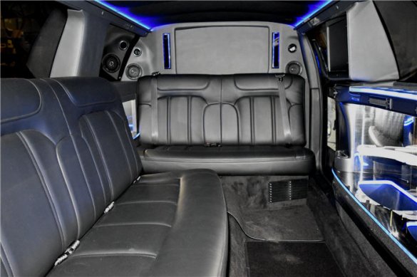 2019 Lincoln MKT - Call For Pricing Limousine for Sale in Haverhill, MA - Photo 3