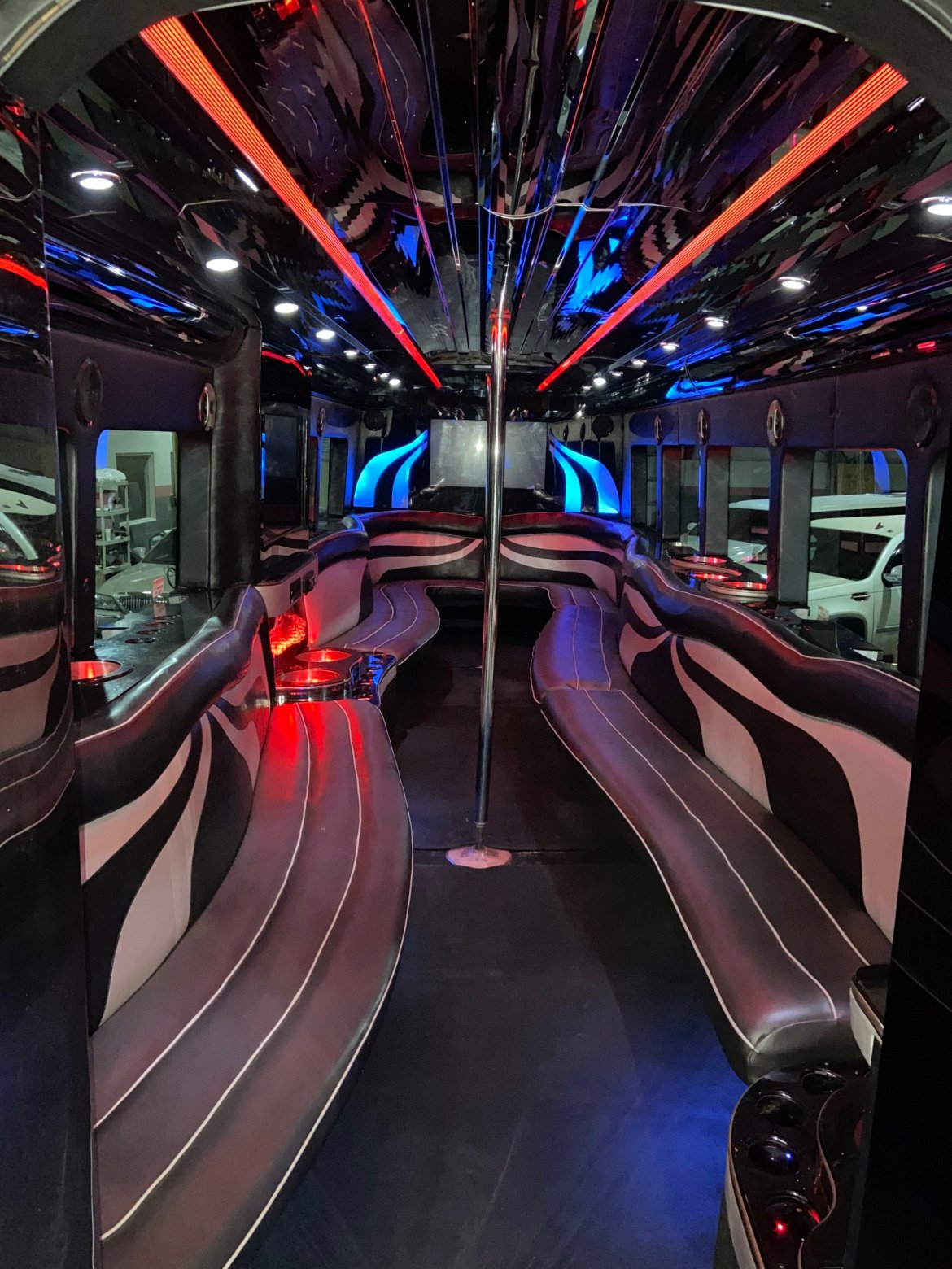 Limo Bus for sale: 2007 Freightliner Apollo 30 pass Limobus by Ultimate