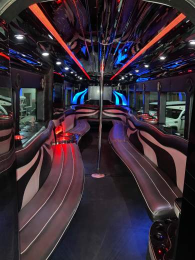 2007 Freightliner Apollo 30 pass Limobus Limo Bus for Sale in Erie, PA - Main Photo