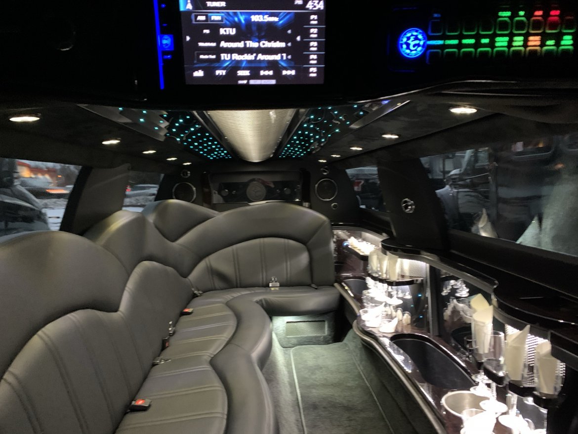 Limousine for Sale in Morganville, NJ - Photo 2