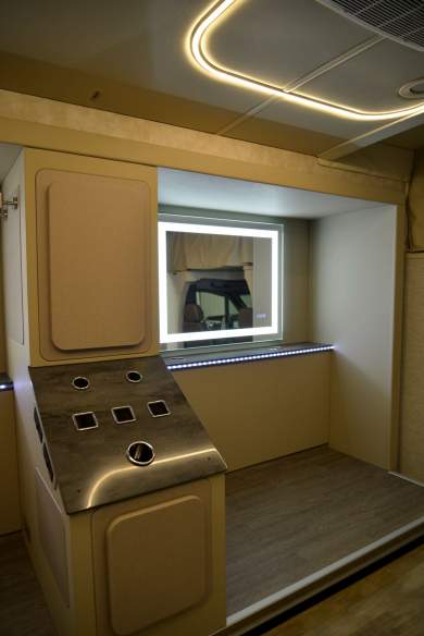 2018 Winnebago Navian Mobile Salon Sprinter for Sale in North East, Pennsylvania, US - Photo 4