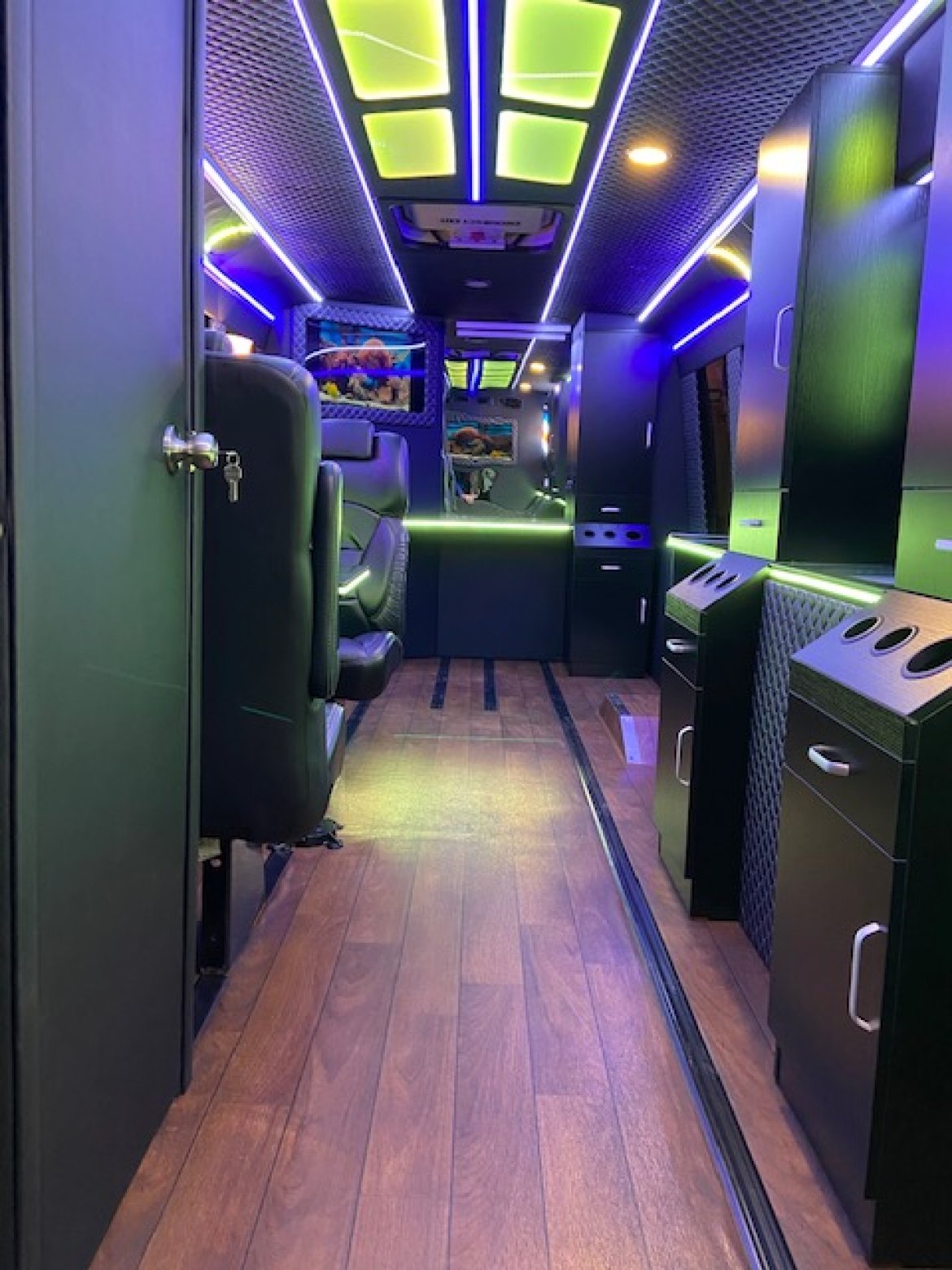 CEO SUV Mobile Office for sale: 2021 Ford MOBILE BARBER SHOP by Global Motor Coach