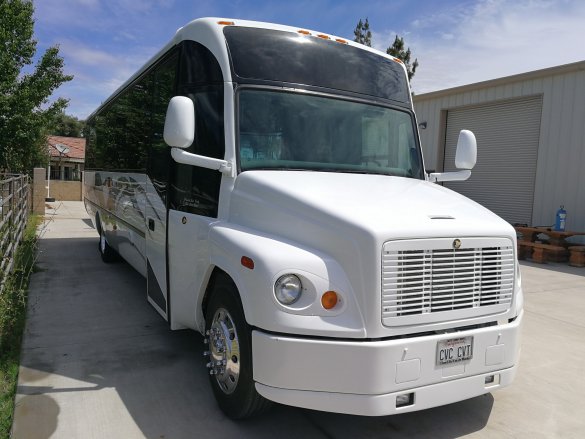 2006 Freightliner M1035 Limo Bus for Sale in Merced, CA - Photo 2