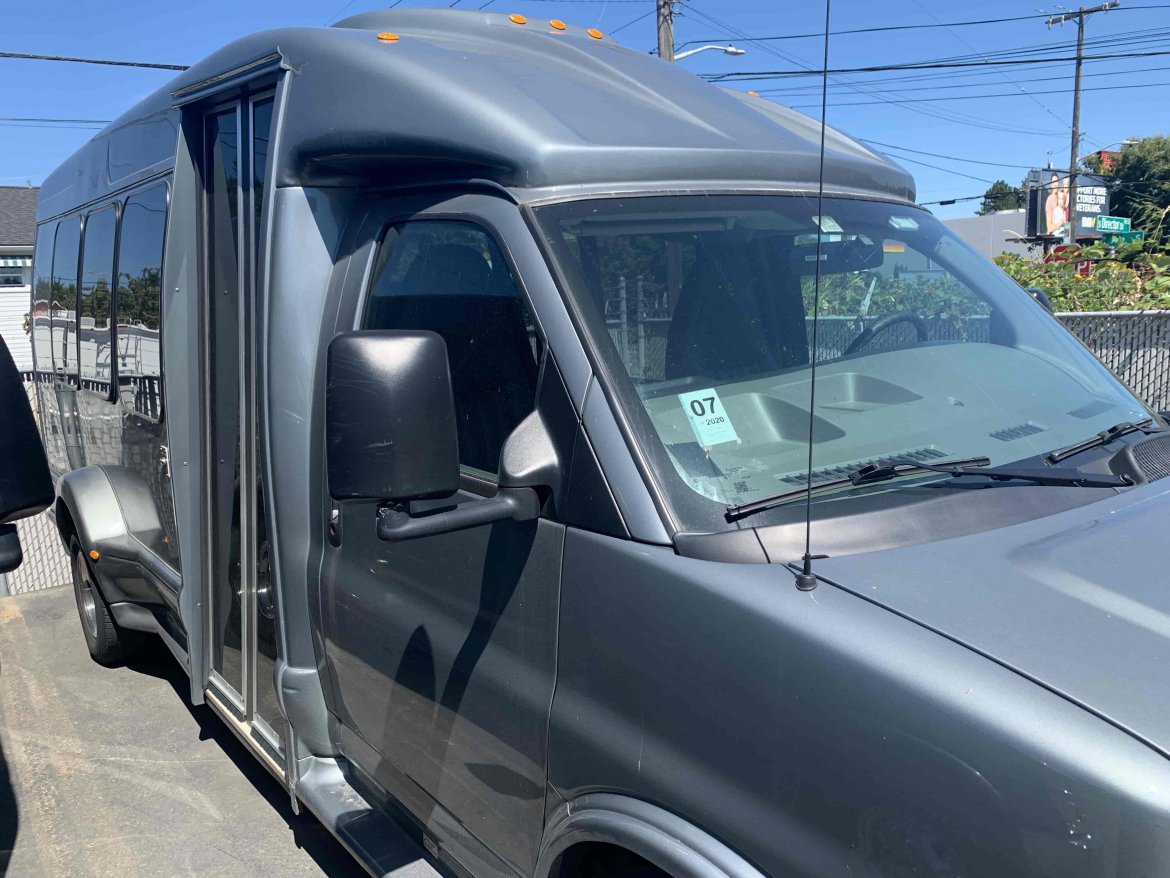 Executive Shuttle for Sale in Seattle, WA - Photo 3