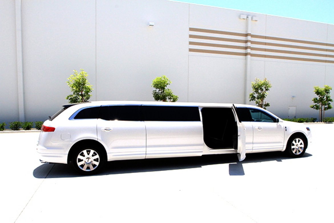 Photo of Limousine for sale: 2017 Lincoln MKT 27&quot; by Tiffany Coach