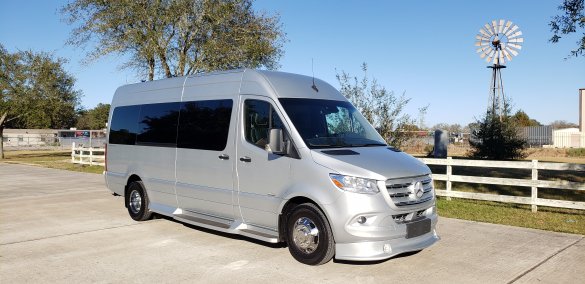 2020 Mercedes-Benz Sprinter 3500 170" Sprinter for Sale in Houston, TX - Main Photo