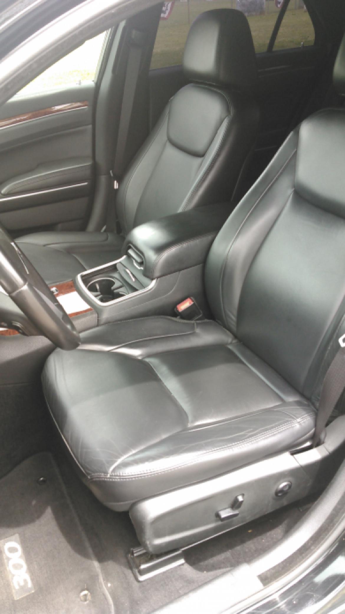 Photo of Sedan for sale: 2014 Chrysler 300