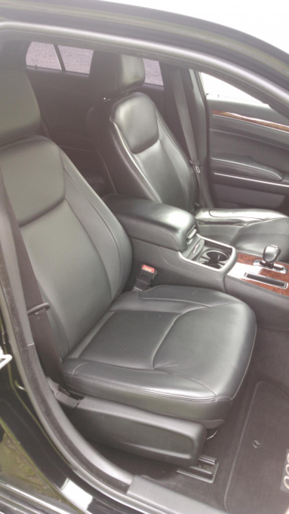 Photo of Sedan for sale: 2014 Chrysler 300