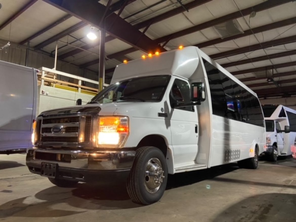 Limo Bus for Sale in Erie, PA - Photo 5