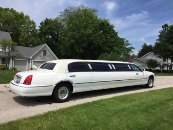 2000 Lincoln Town Car Limousine for Sale in St Charles, IL - Main Photo