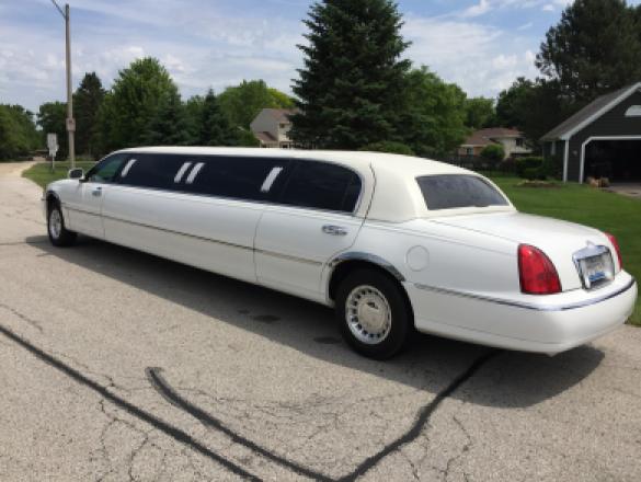 2000 Lincoln Town Car Limousine for Sale in St Charles, IL - Photo 2