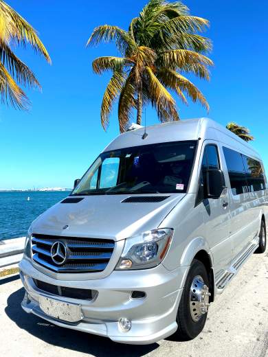 2015 Mercedes-Benz Sprinter Extended Dual Axle Sprinter for Sale in Miami, Florida, US - Photo 3