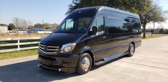 2018 Mercedes-Benz Sprinter 3500 170" EXT Sprinter for Sale in Houston, TX - Photo 3