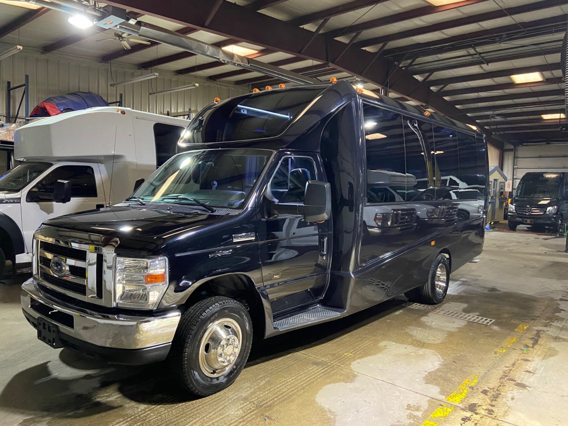 Executive Shuttle for Sale in ERIE, PA - Photo 3
