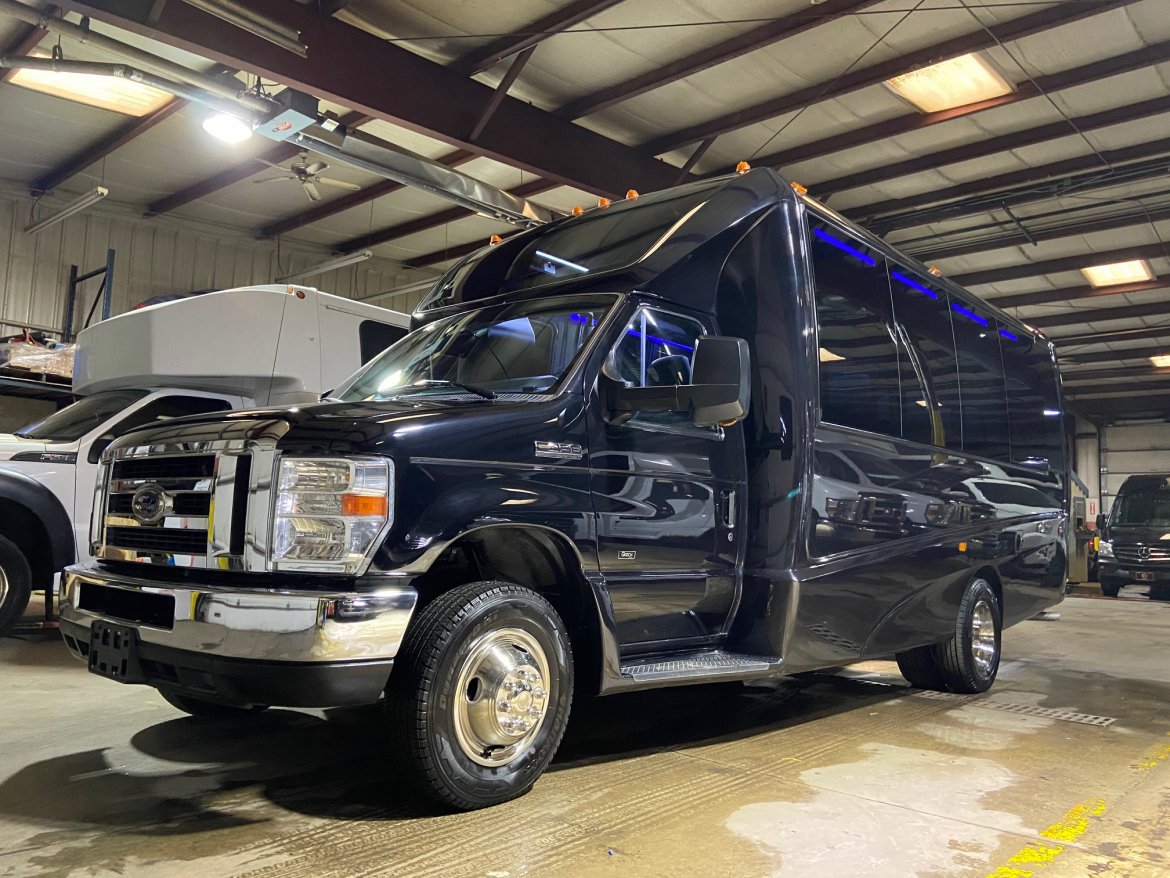 Executive Shuttle for Sale in ERIE, PA - Photo 2