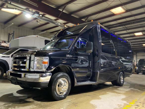 2019 Ford E450 Executive Shuttle for Sale in ERIE, PA - Photo 2