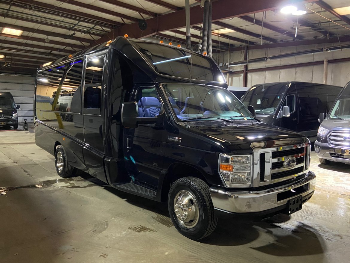 Executive Shuttle for Sale in ERIE, PA - Photo 4