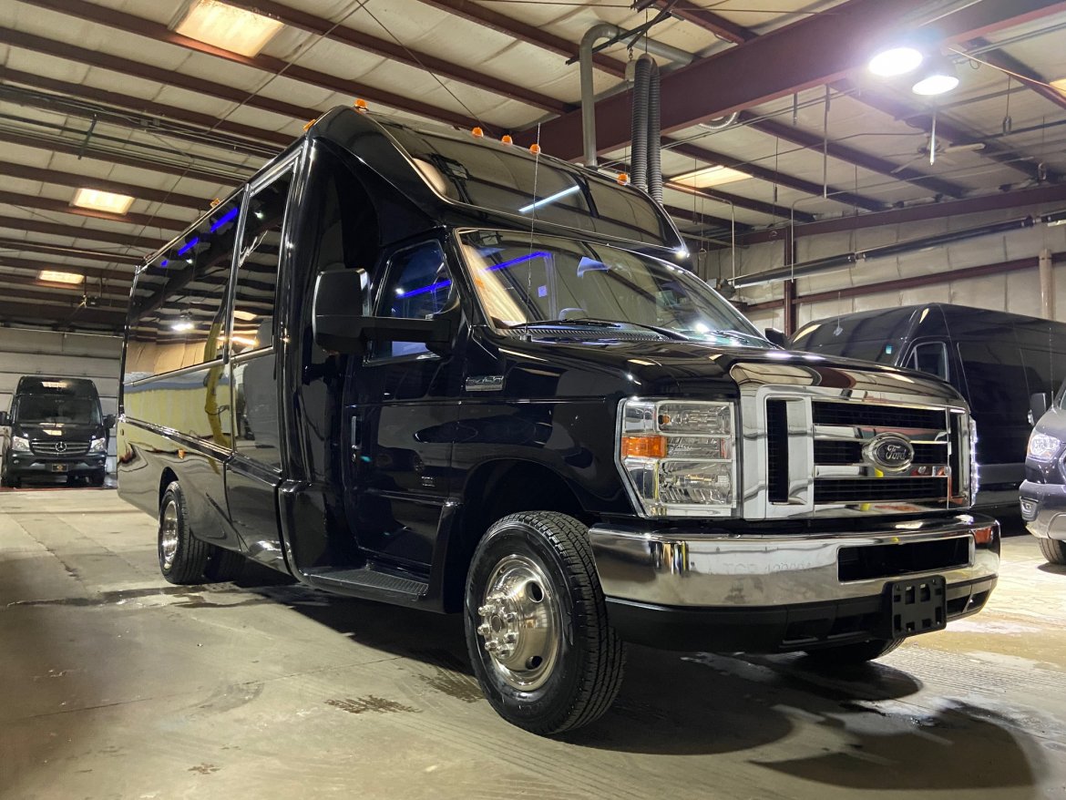 Executive Shuttle for Sale in ERIE, PA - Photo 6