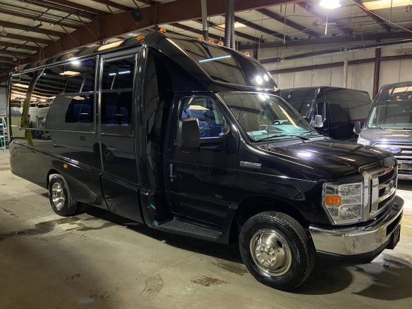 2019 Ford E450 Executive Shuttle for Sale in ERIE, PA - Main Photo