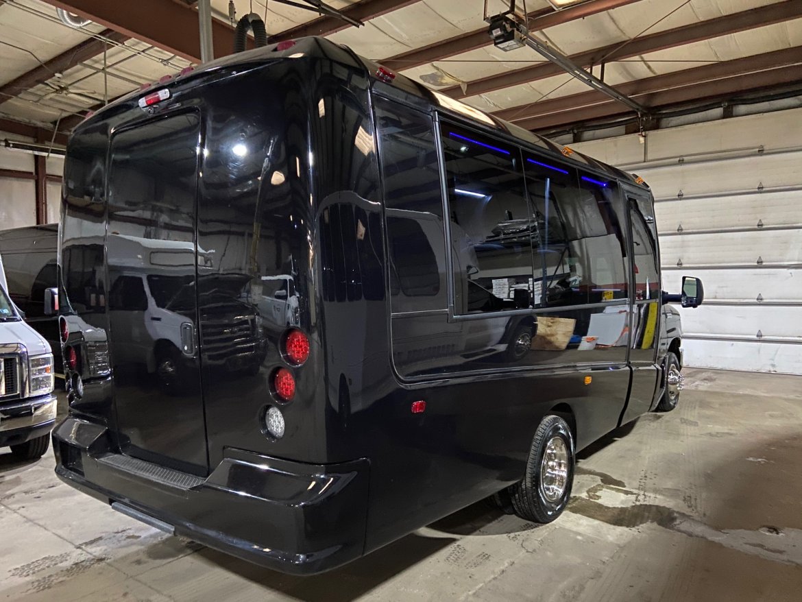 Executive Shuttle for Sale in ERIE, PA - Photo 7