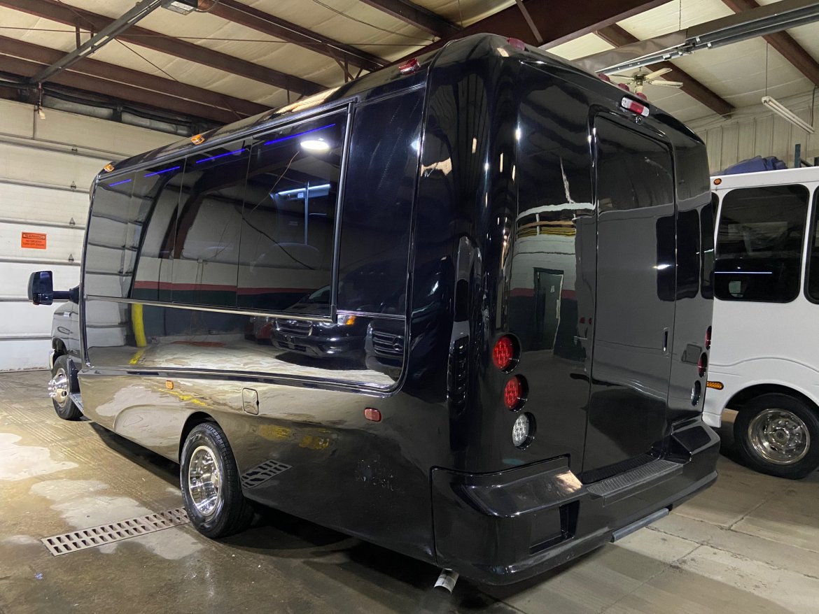 Executive Shuttle for Sale in ERIE, PA - Photo 9