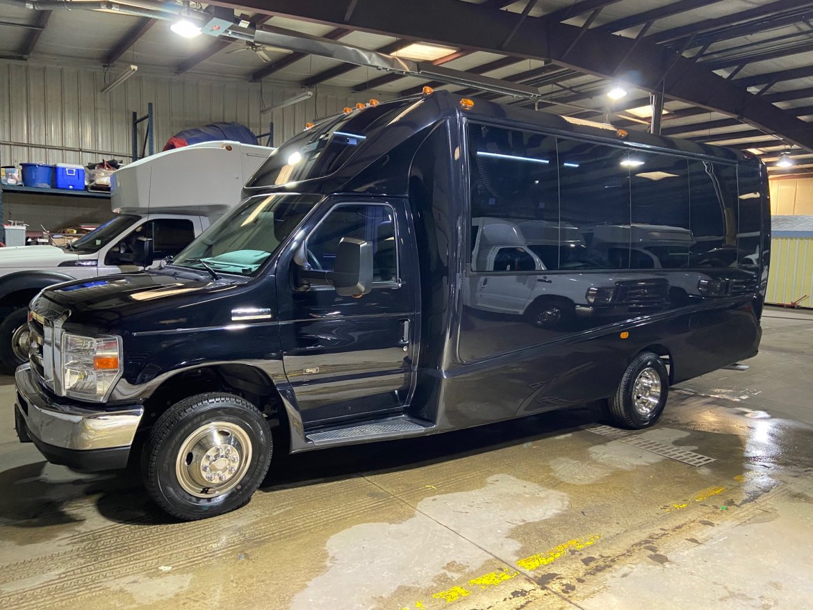 Executive Shuttle for Sale in ERIE, PA - Photo 10
