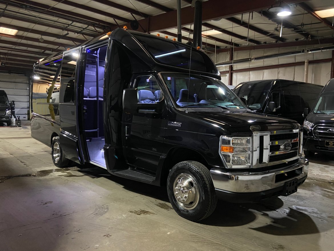 Executive Shuttle for Sale in ERIE, PA - Photo 11