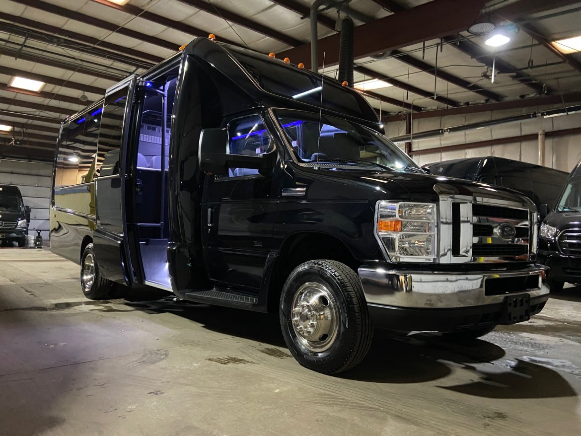 Executive Shuttle for Sale in ERIE, PA - Photo 12