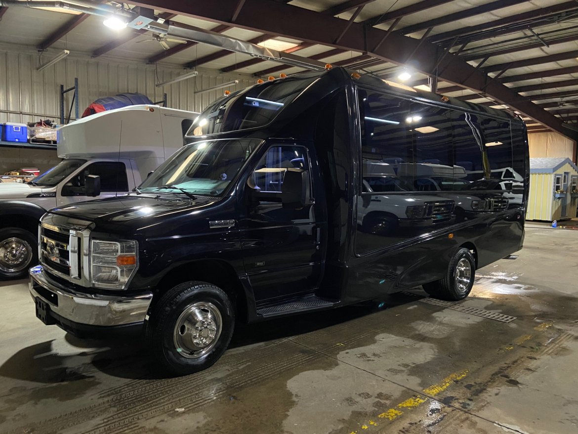 Executive Shuttle for Sale in ERIE, PA - Photo 13