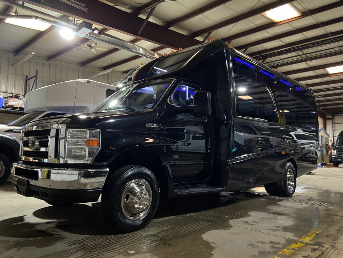 Executive Shuttle for Sale in ERIE, PA - Photo 14