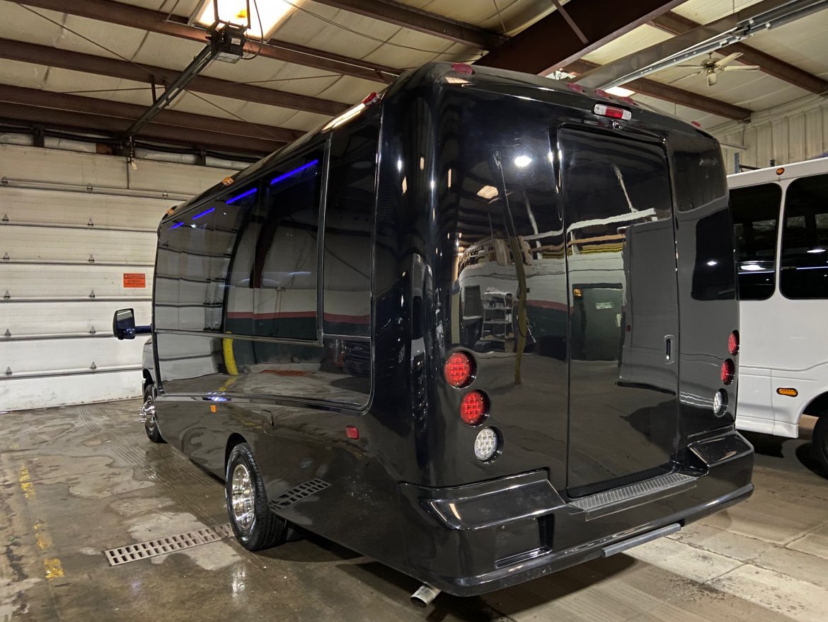 Executive Shuttle for Sale in ERIE, PA - Photo 15