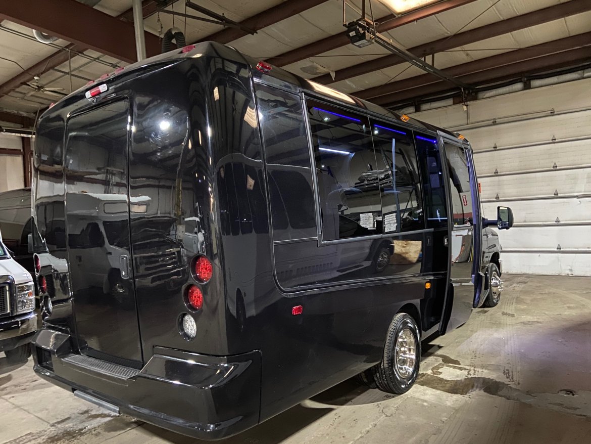 Executive Shuttle for Sale in ERIE, PA - Photo 17