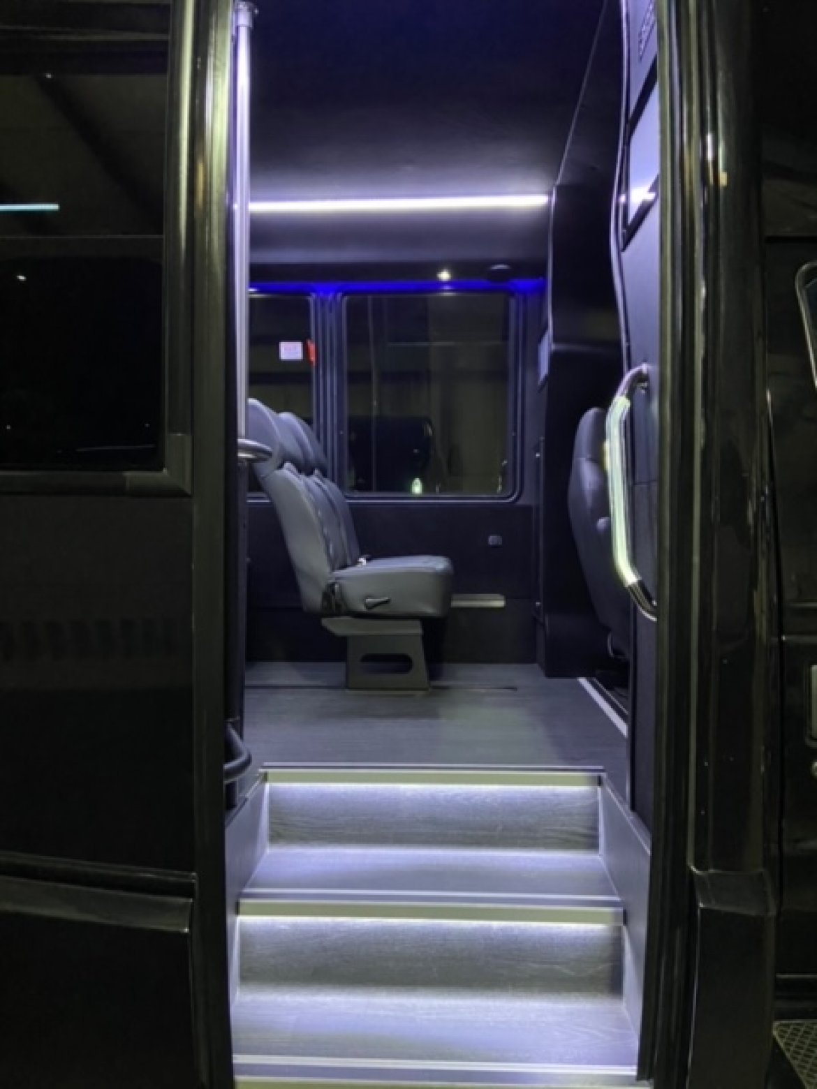 Executive Shuttle for Sale in ERIE, PA - Photo 18