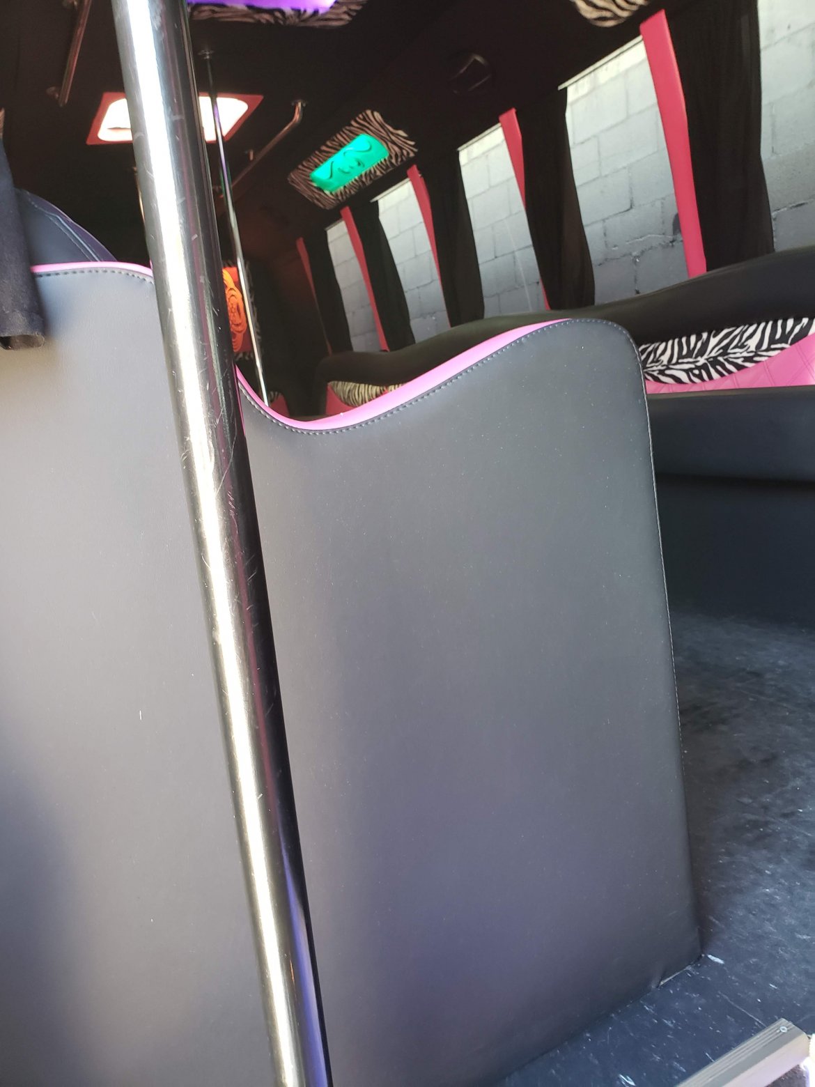 Limo Bus for Sale in WHITTIER, CA - Photo 9