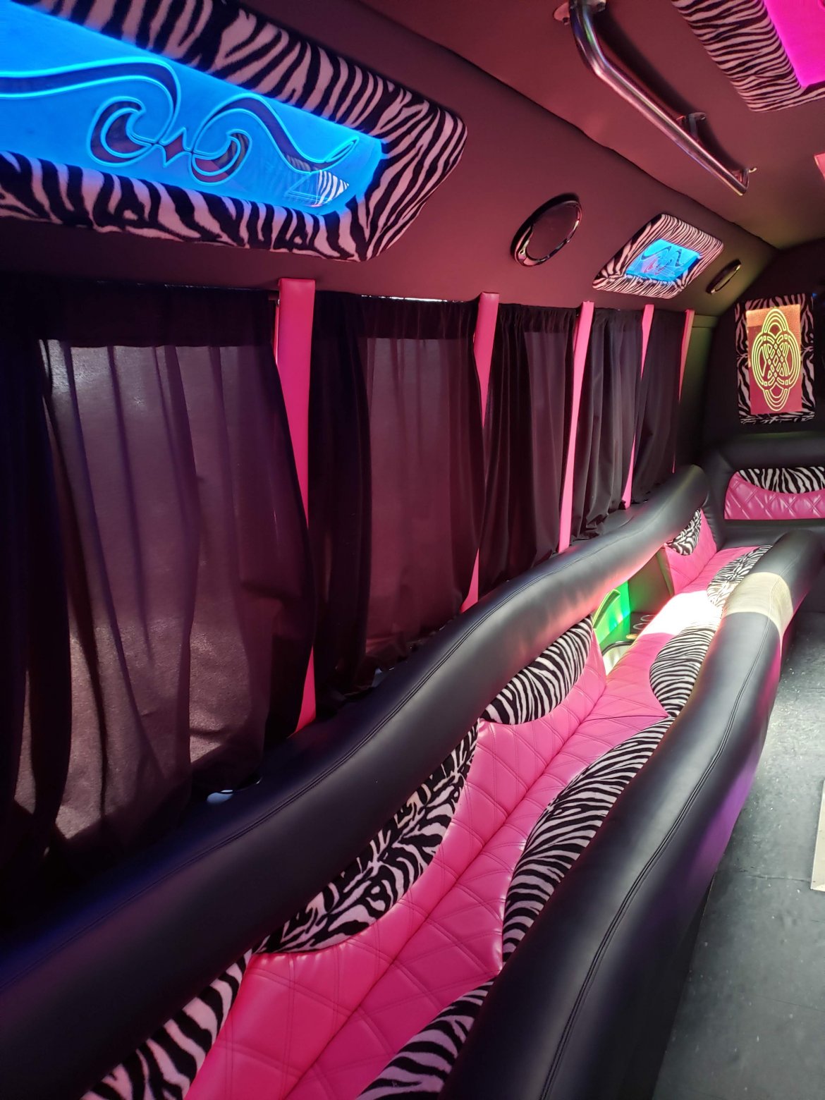 Limo Bus for Sale in WHITTIER, CA - Photo 10