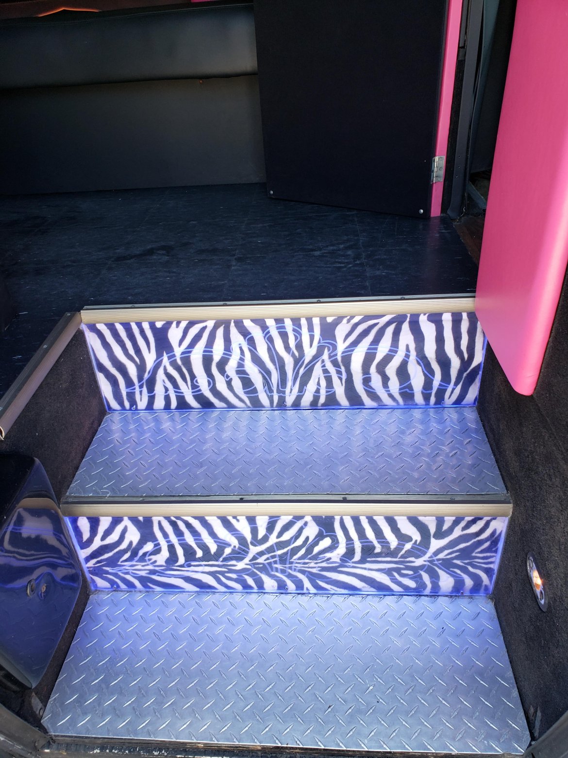 Limo Bus for Sale in WHITTIER, CA - Photo 12