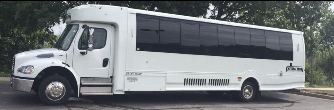 Limo Bus for Sale in Lenox, MI - Photo 9